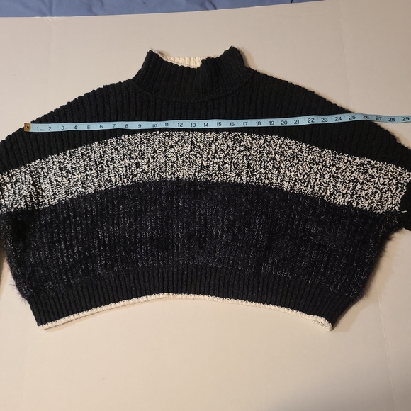 Free People Black and White Cowl Neck Sweater Cozy Cable Knit NWT XL - Picture 6 of 12